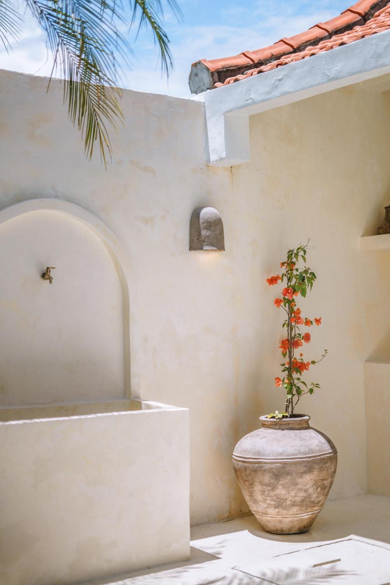 קנגו Villa Stella: 2Br Vibrant Mediterranean Oasis מראה חיצוני תמונה